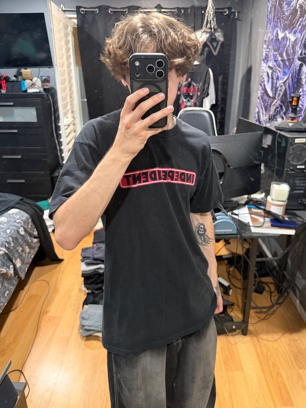 Vintage Faded Independent Truck Co Bar Logo Tee Black Red Graphic Skate Shirt